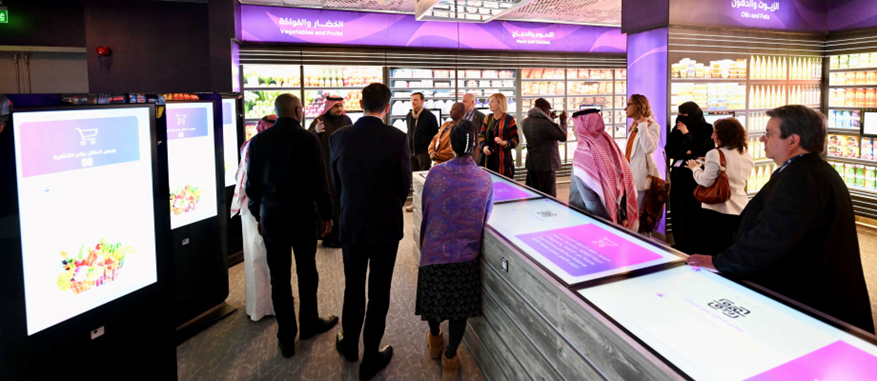 The Chairperson of the Codex Alimentarius Commission visits the SFDA’s Interactive Awareness Center
